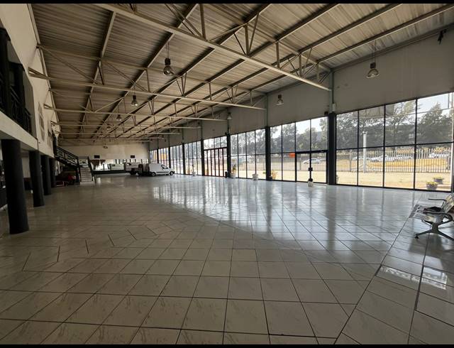 2,300M² SHOWROOM FOR SALE IN ANDERBOLT